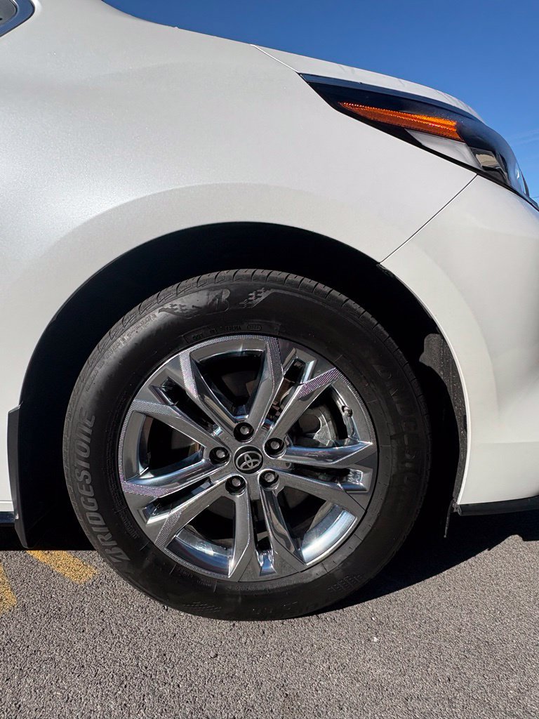 Used 2023 Toyota Sienna Platinum AWD/4WD image 9