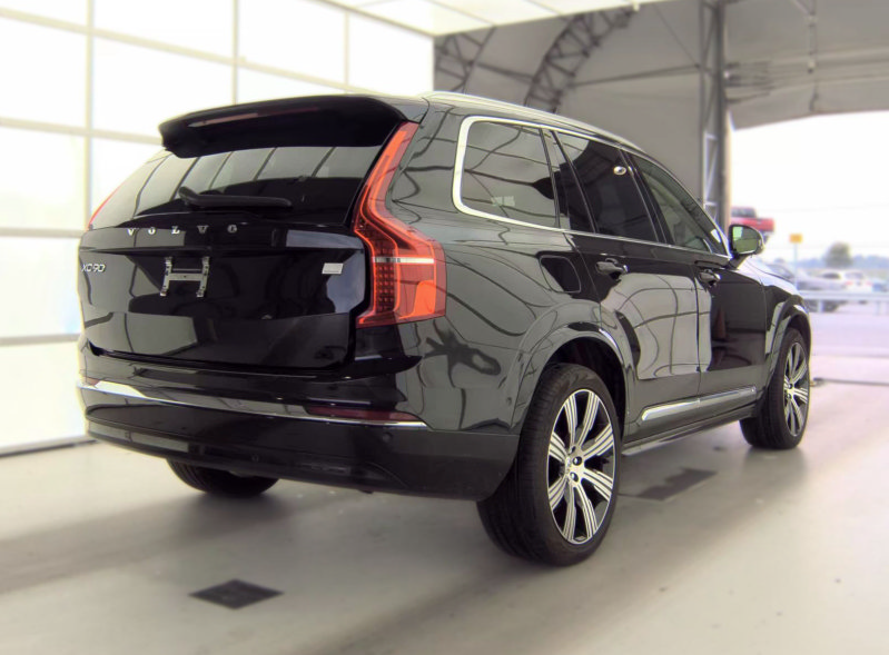 Used 2024 Volvo XC90 T8 Ultimate w/ Protection Package Premier AWD/4WD image 2