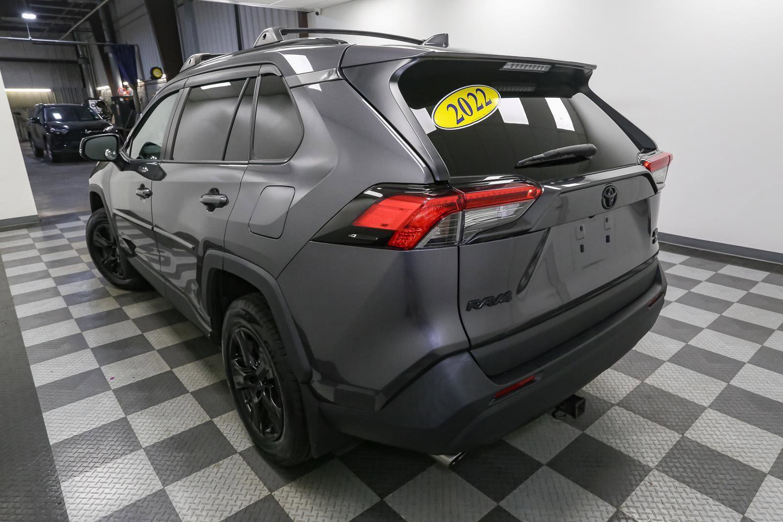 Used 2022 Toyota RAV4 XLE w/ XLE Grade Weather Package AWD/4WD image 9