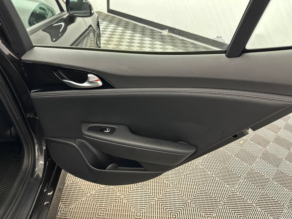 Used 2022 Kia Stinger GT-Line AWD/4WD image 17