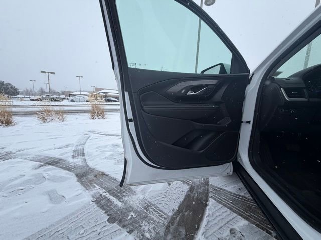 Used 2024 GMC Terrain SLE image 13