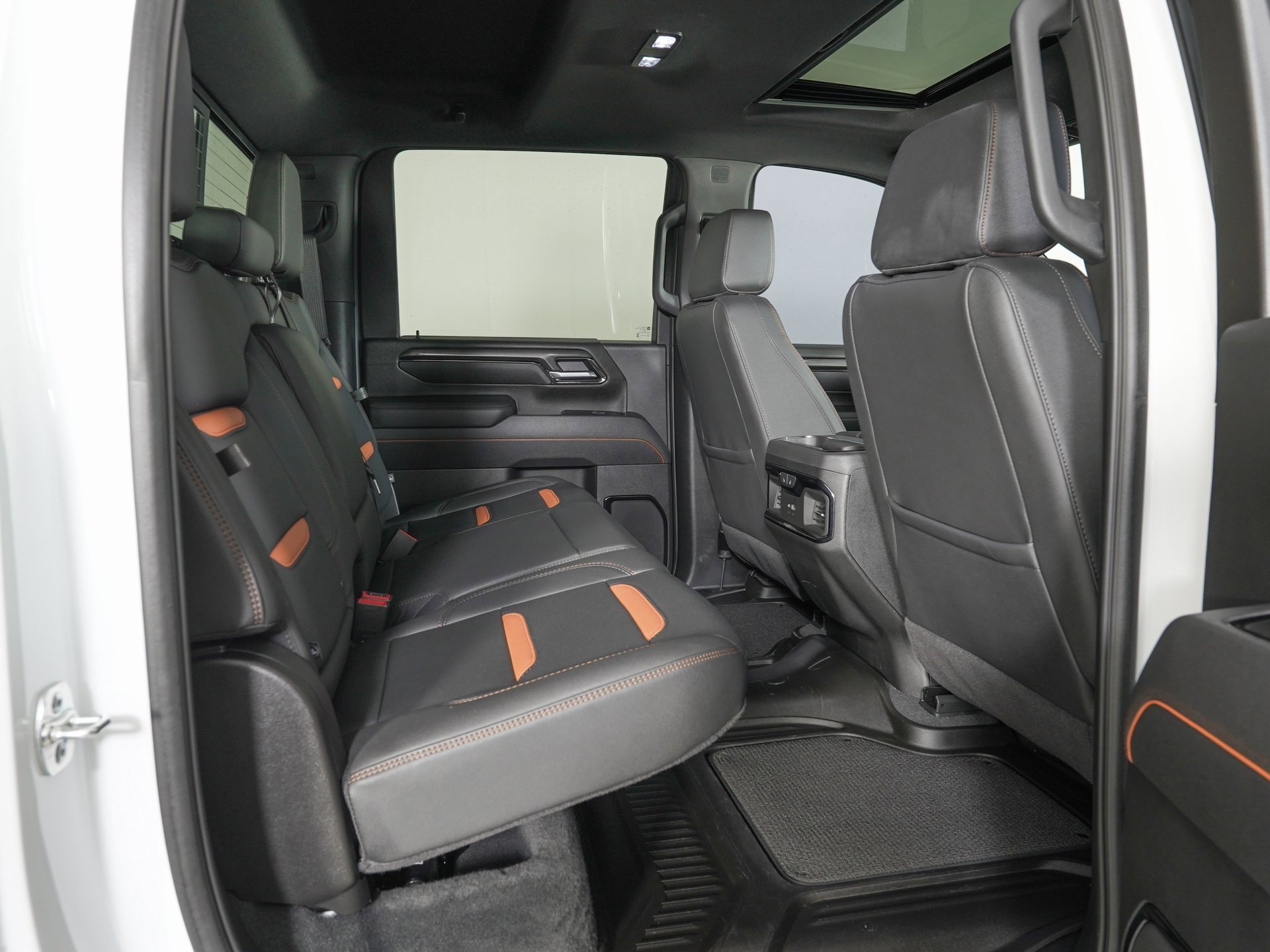 Used 2025 GMC Sierra 2500 AT4 w/ AT4 Premium Plus Package image 12