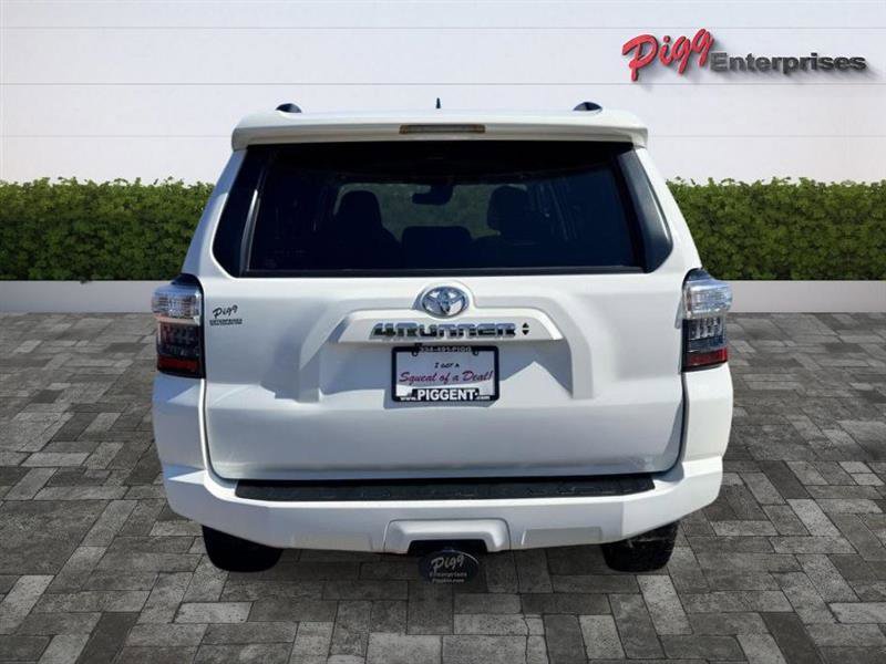 Used 2022 Toyota 4Runner SR5 AWD/4WD image 10