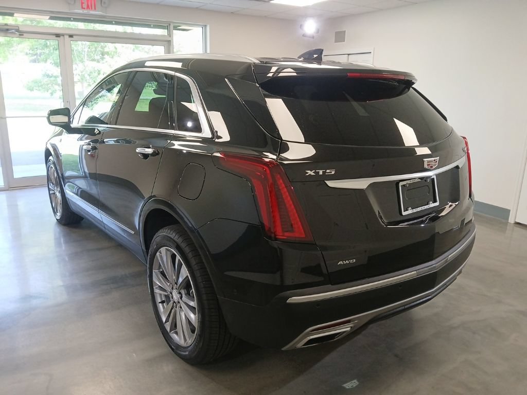 Certified 2025 Cadillac XT5 Premium Luxury w/ Technology Package AWD/4WD image 3