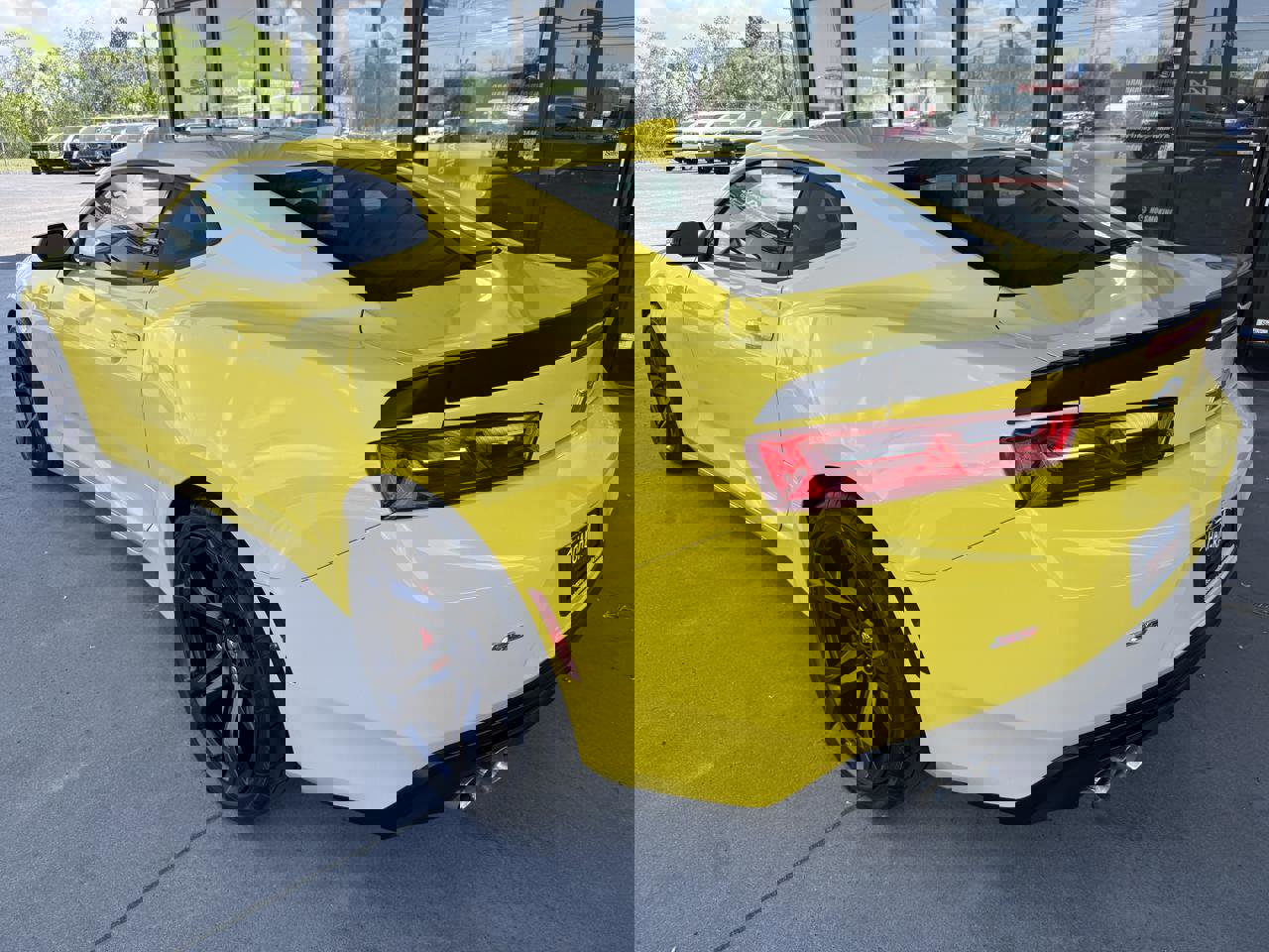 Used 2018 Chevrolet Camaro SS RWD image 7