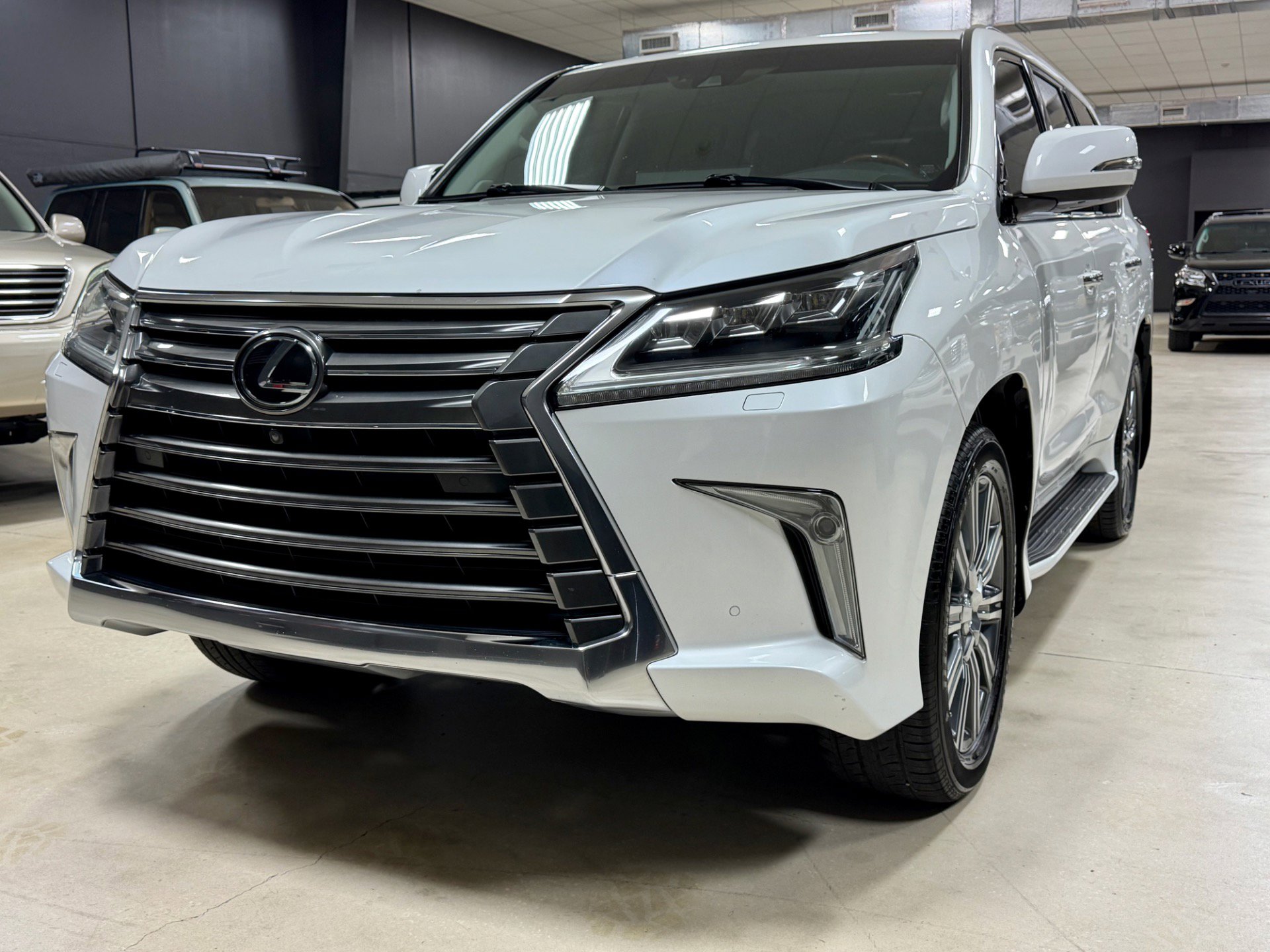 Used 2016 Lexus LX 570 4WD image 4
