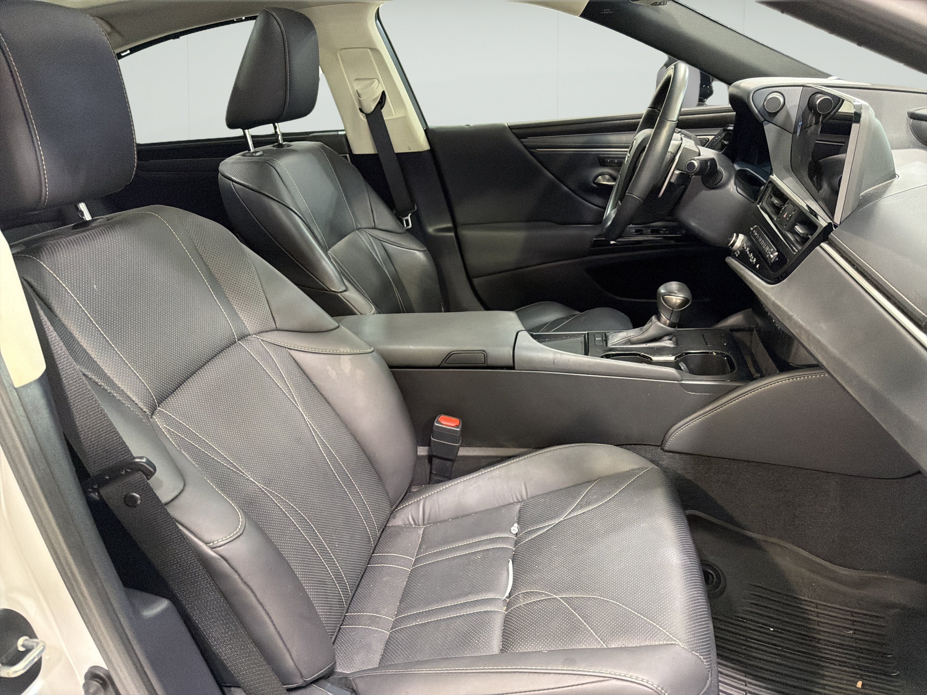 Used 2025 Lexus ES 350 Ultra Luxury w/ Accessory Package (Z2) FWD image 12