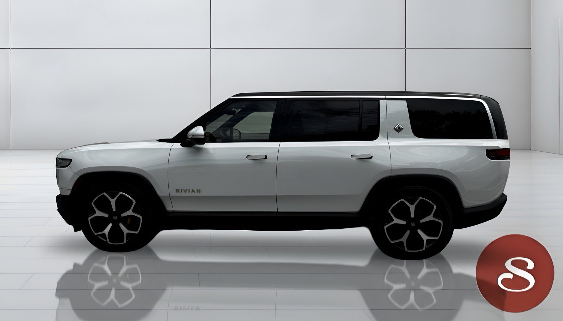 Used 2024 Rivian R1S Adventure AWD/4WD image 3