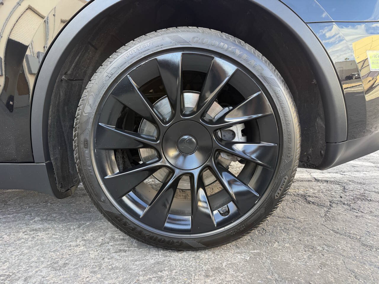 Used 2023 Tesla Model Y Long Range AWD/4WD image 32