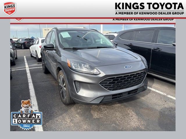 Used 2021 Ford Escape SE w/ SE Sport Appearance Package image 1