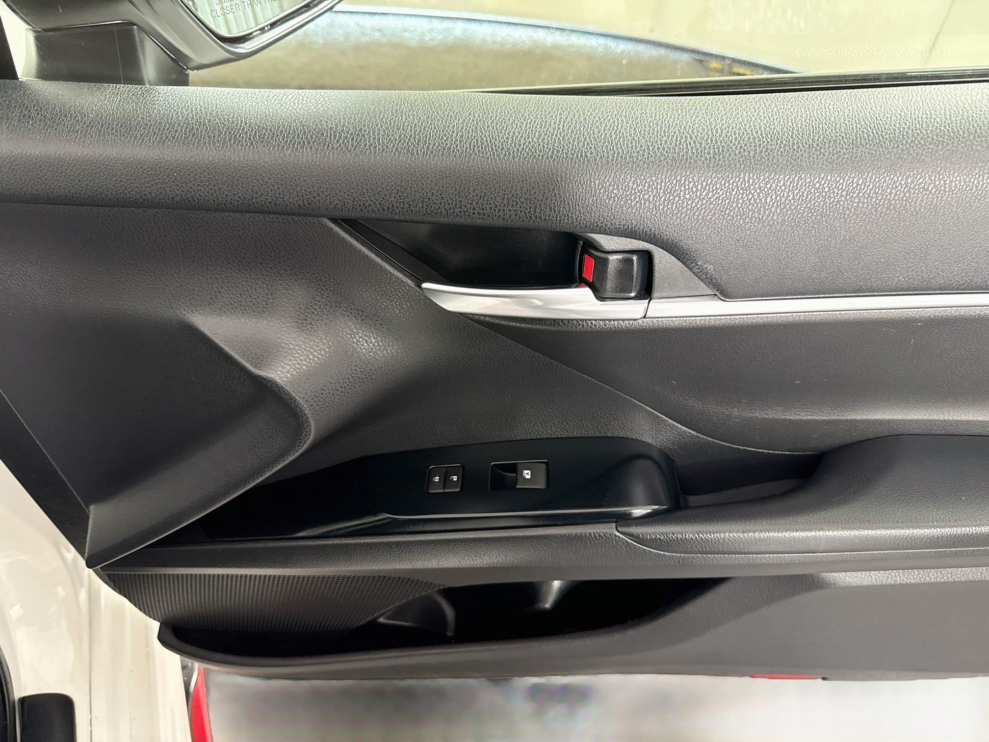 Used 2020 Toyota Camry SE w/ Convenience Package FWD image 31