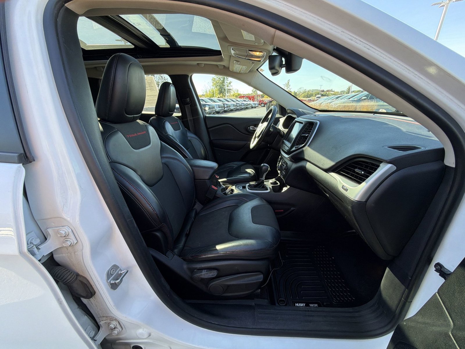 Used 2017 Jeep Cherokee Trailhawk w/ Comfort/Convenience Group AWD/4WD image 26
