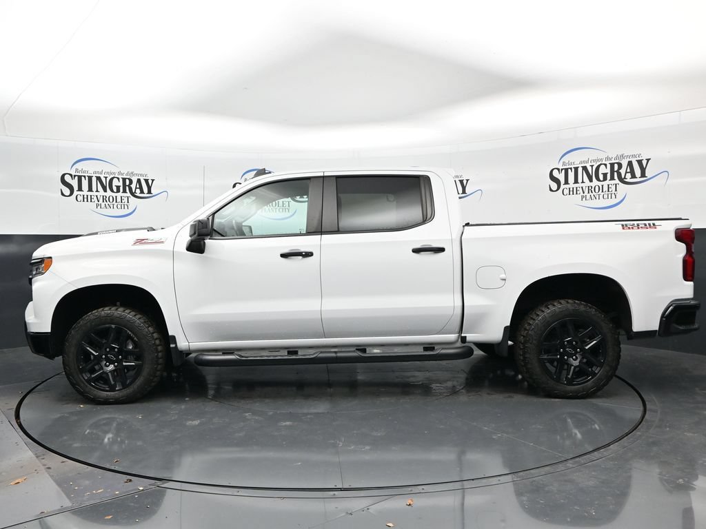 Used 2024 Chevrolet Silverado 1500 LT Trail Boss w/ Convenience Package II AWD/4WD image 4