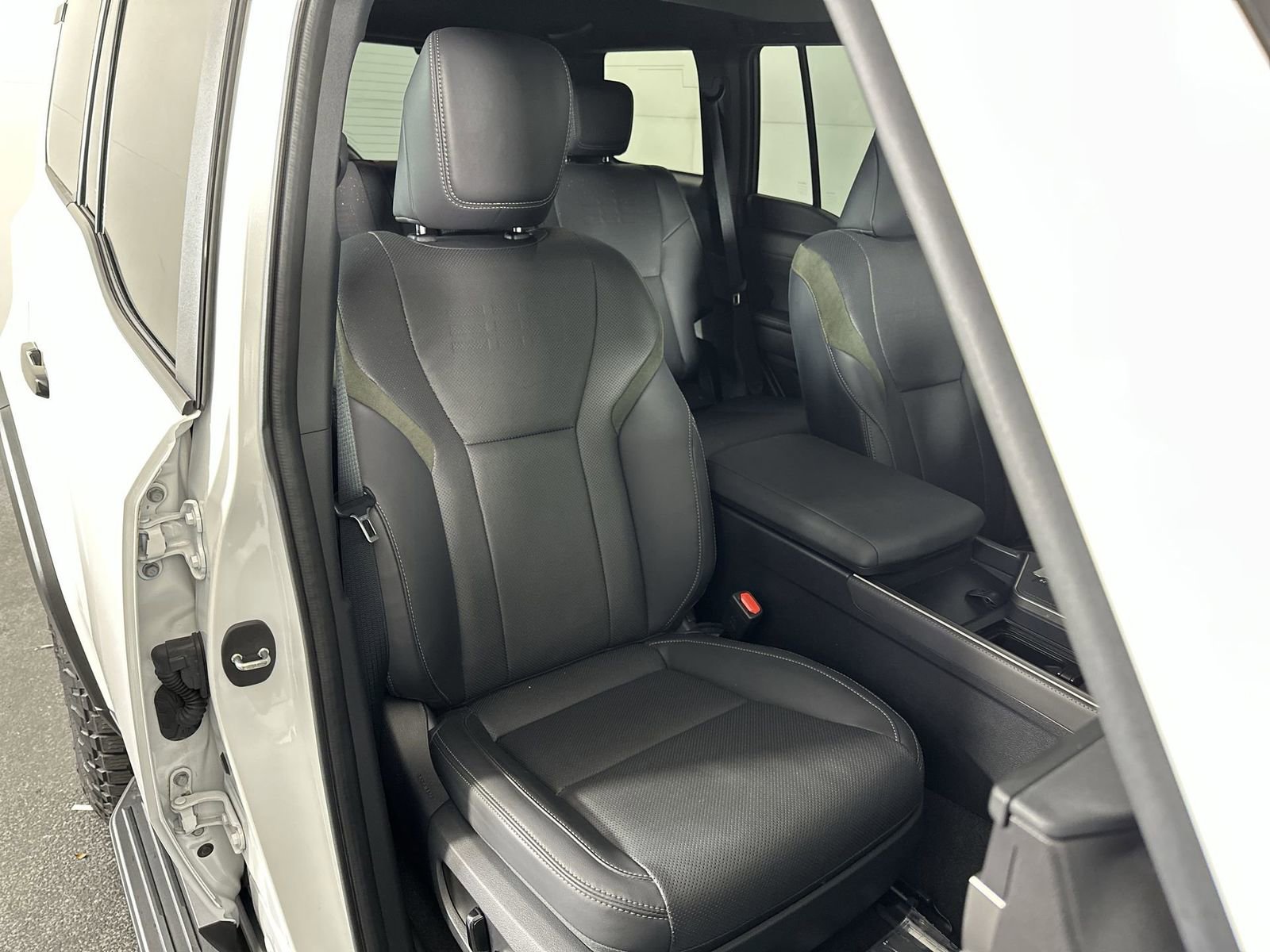 Used 2024 Lexus GX 550 image 27