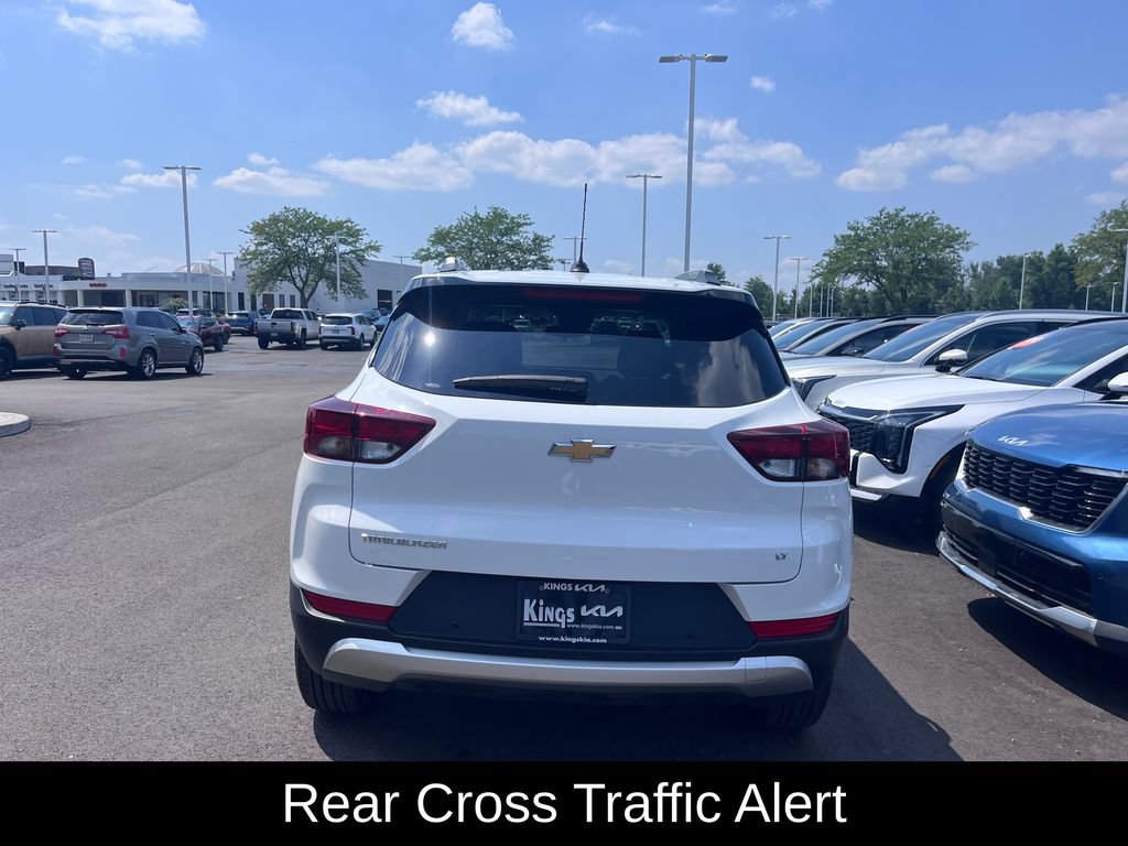 Used 2025 Chevrolet TrailBlazer LT w/ Driver Confidence Package FWD image 4