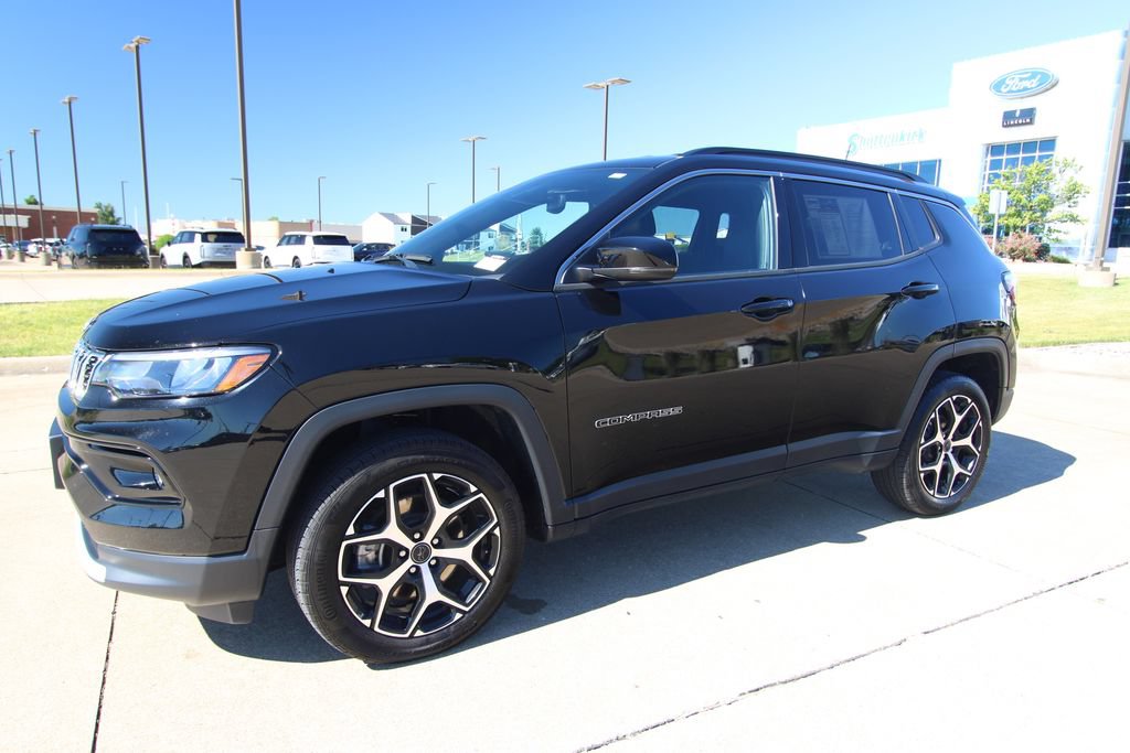 Used 2025 Jeep Compass Limited AWD/4WD image 18