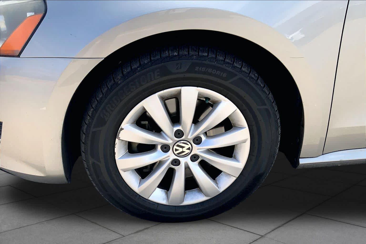 Used 2014 Volkswagen Passat 1.8T S FWD image 10