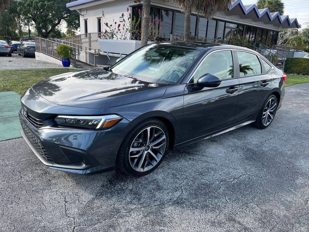 Used 2022 Honda Civic Touring image 2