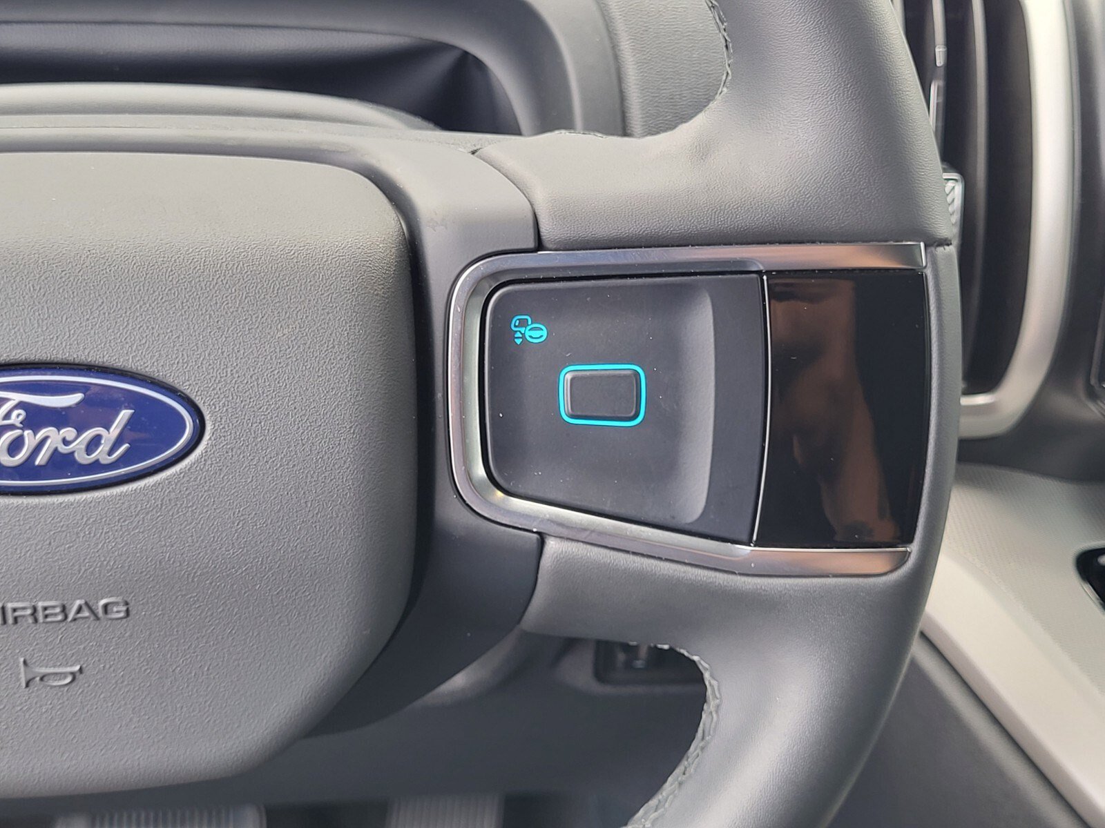 Certified 2025 Ford Expedition Active image 28