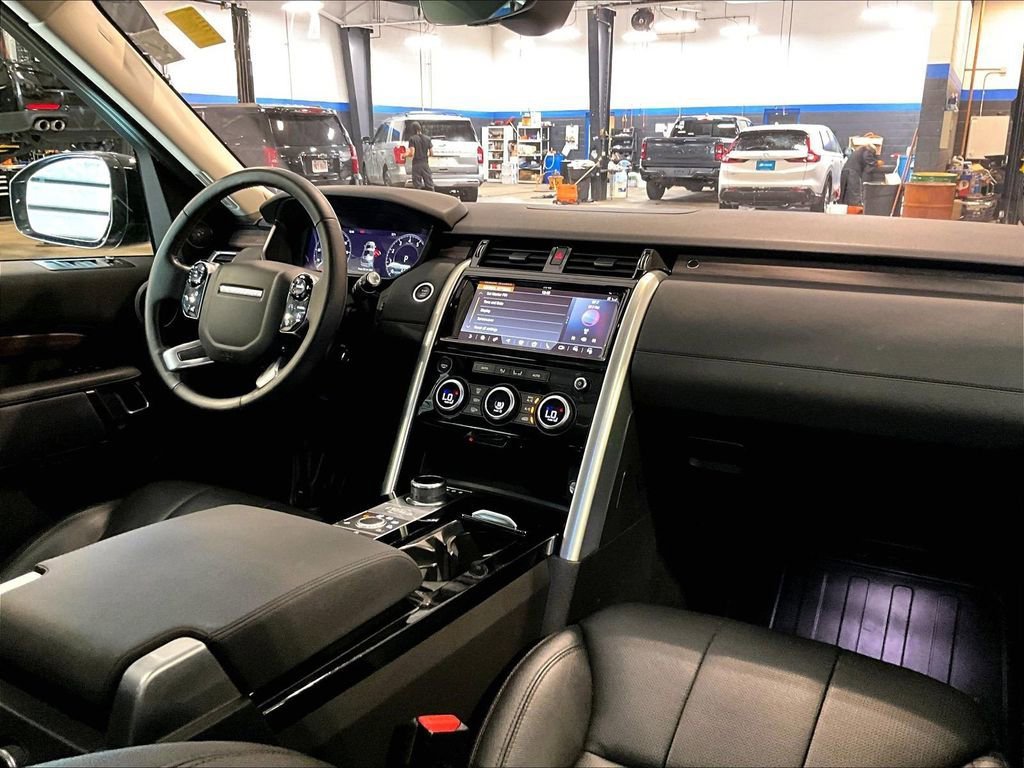 Used 2020 Land Rover Discovery HSE AWD/4WD image 14