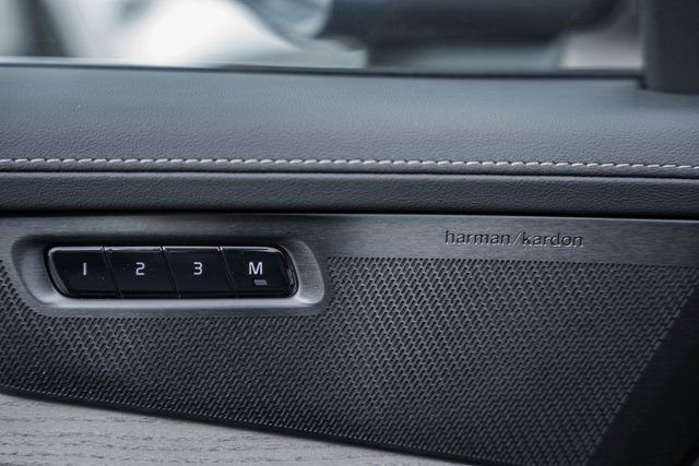 New 2026 Volvo XC90 B6 Plus w/ Protection Package Premier image 41