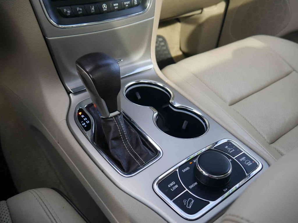 Used 2017 Jeep Grand Cherokee Overland w/ Jeep Active Safety Group image 35