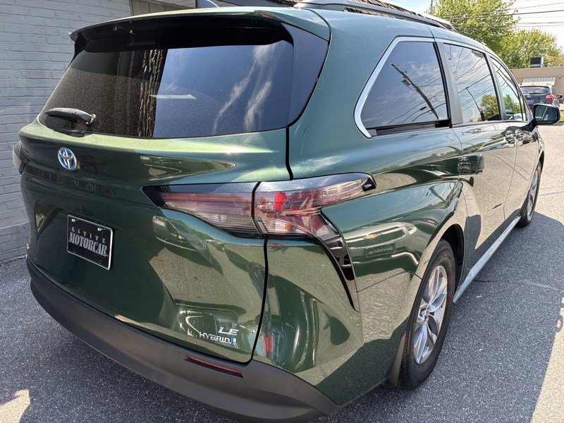 Used 2023 Toyota Sienna LE AWD/4WD image 4