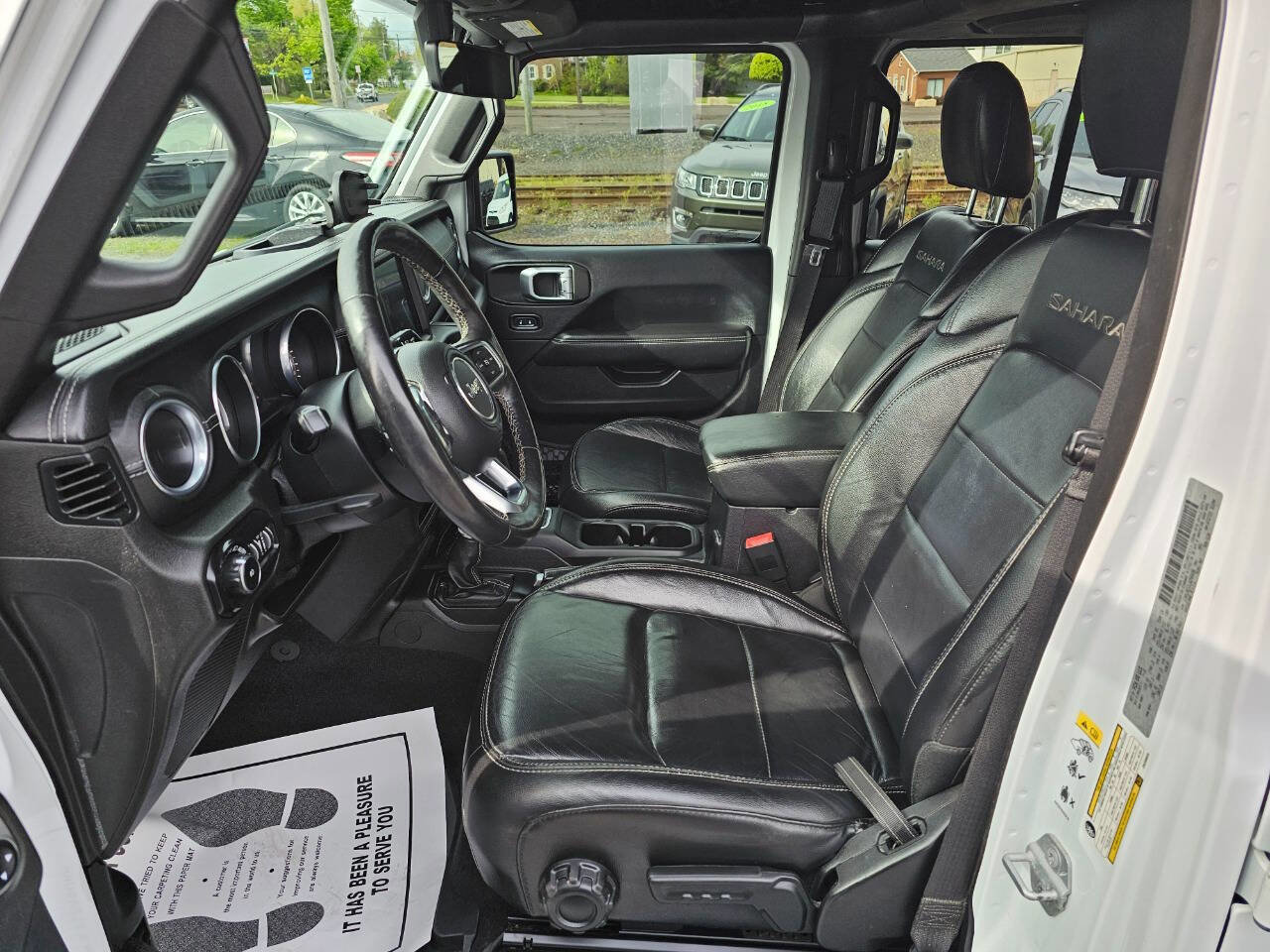 Used 2018 Jeep Wrangler Unlimited Sahara AWD/4WD image 8