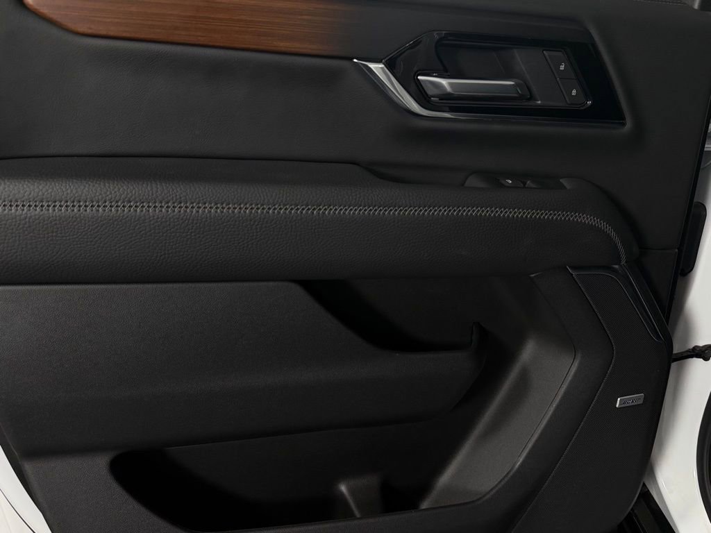 Used 2025 GMC Yukon XL Denali AWD/4WD image 27