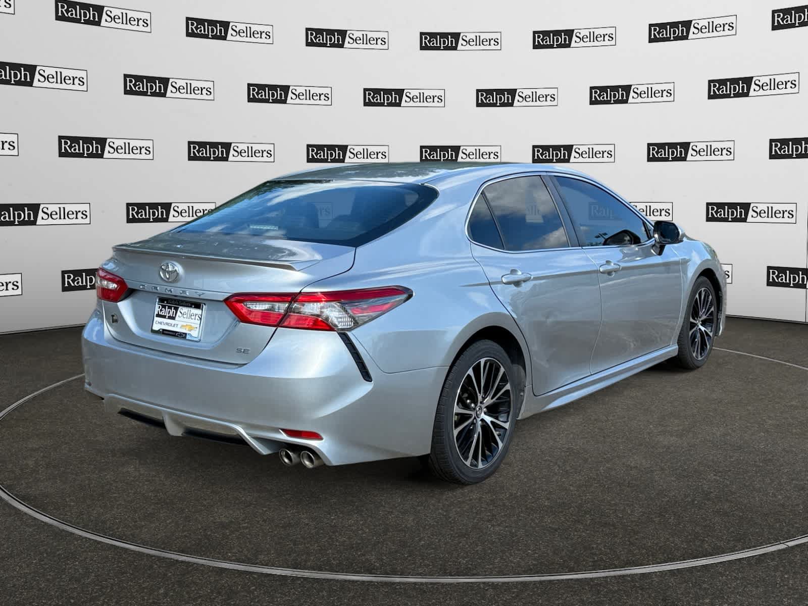 Used 2018 Toyota Camry SE FWD image 6