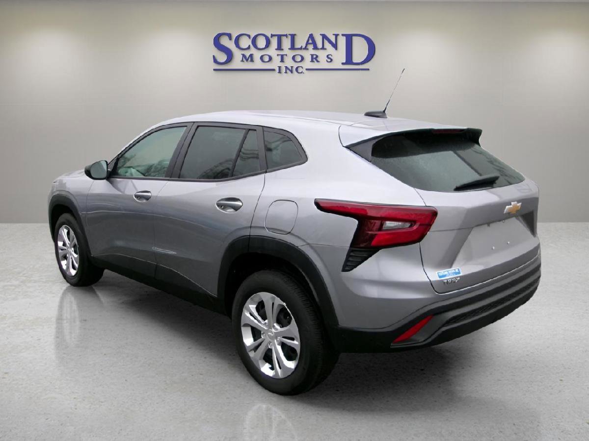 Used 2026 Chevrolet Trax LS w/ Driver Confidence Package image 8