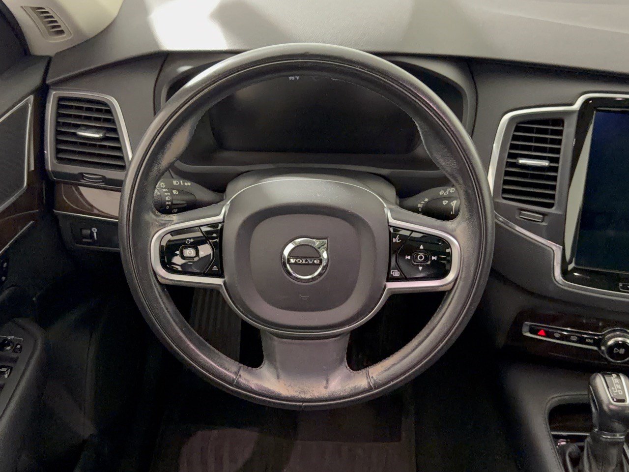 Used 2019 Volvo XC90 T6 Momentum w/ Protection Package Premier AWD/4WD image 10