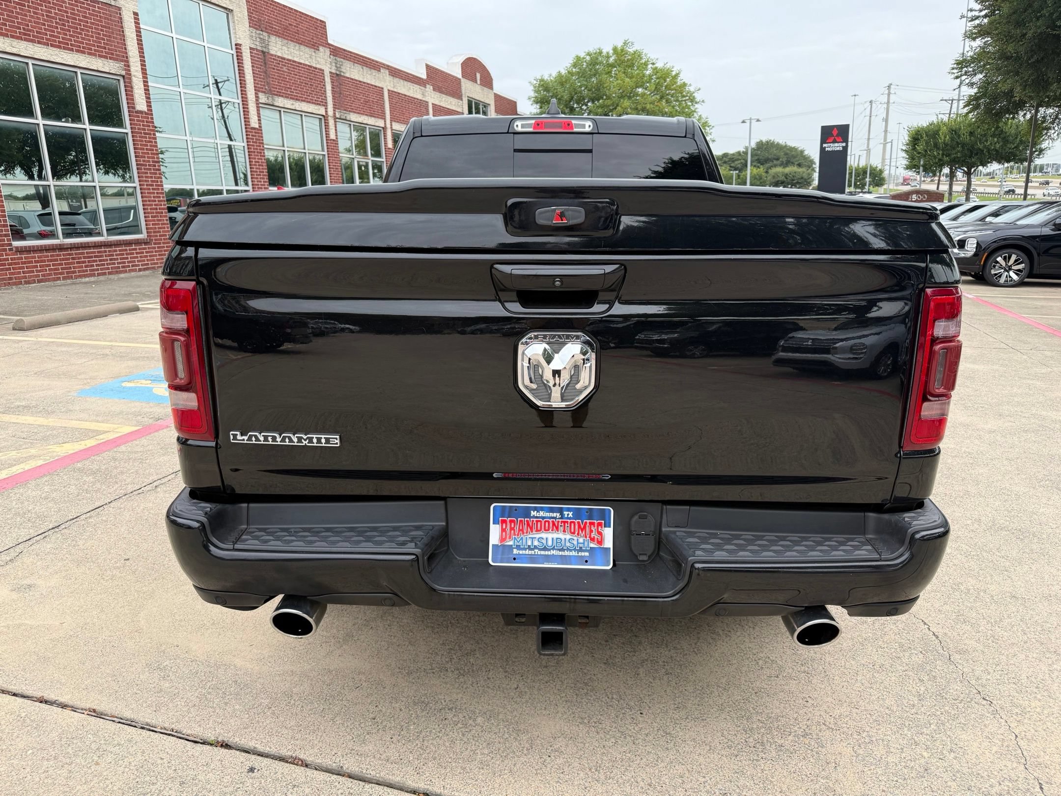 Used 2019 RAM 1500 Laramie w/ Sport Appearance Package AWD/4WD image 4