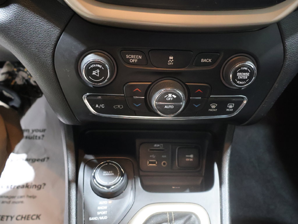 Certified 2018 Jeep Cherokee Limited AWD/4WD image 26