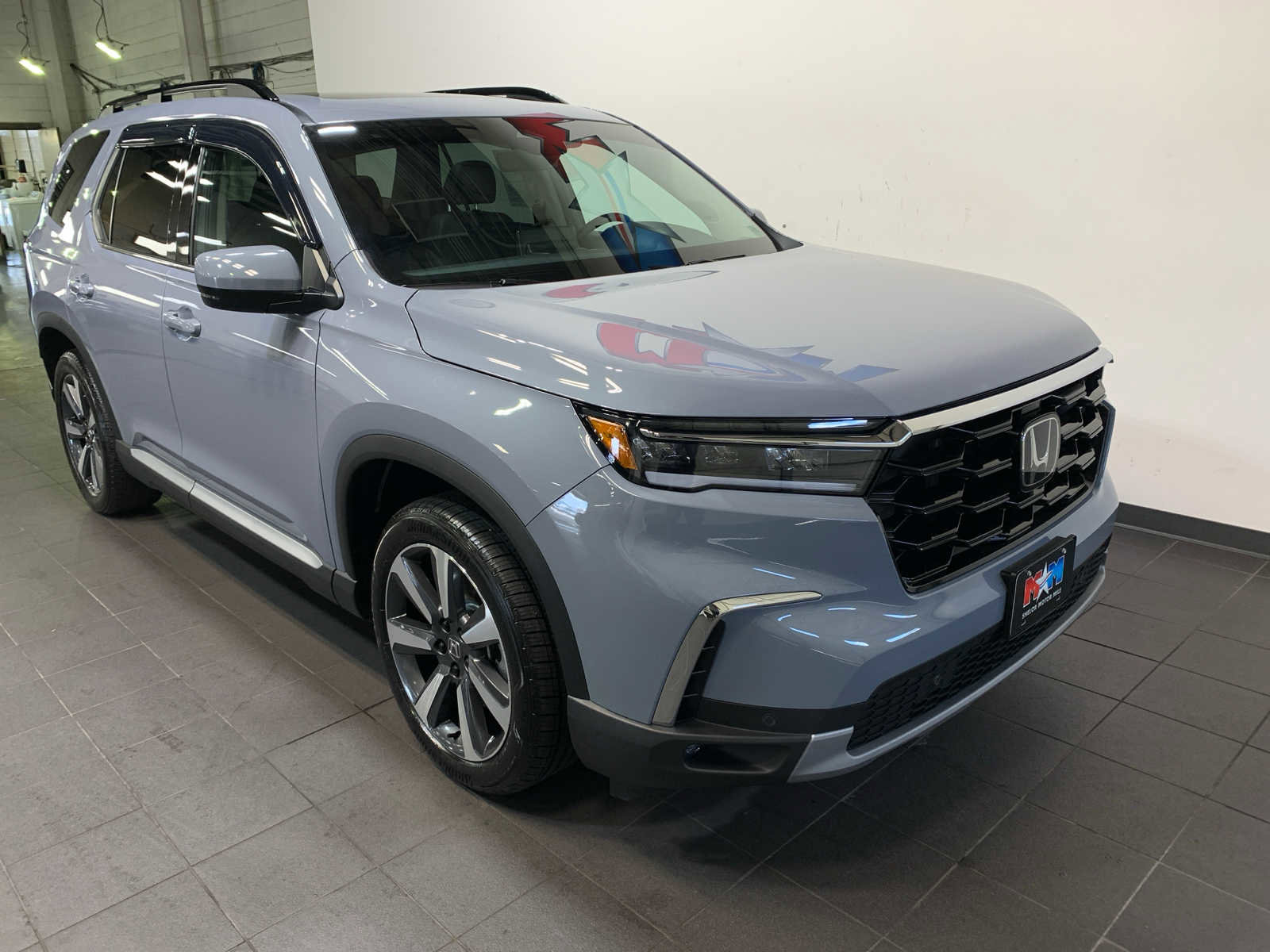 Used 2025 Honda Pilot Touring image 2