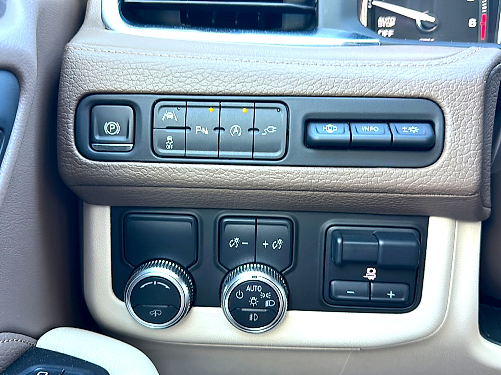 Used 2021 GMC Yukon Denali w/ Denali Ultimate Package image 39