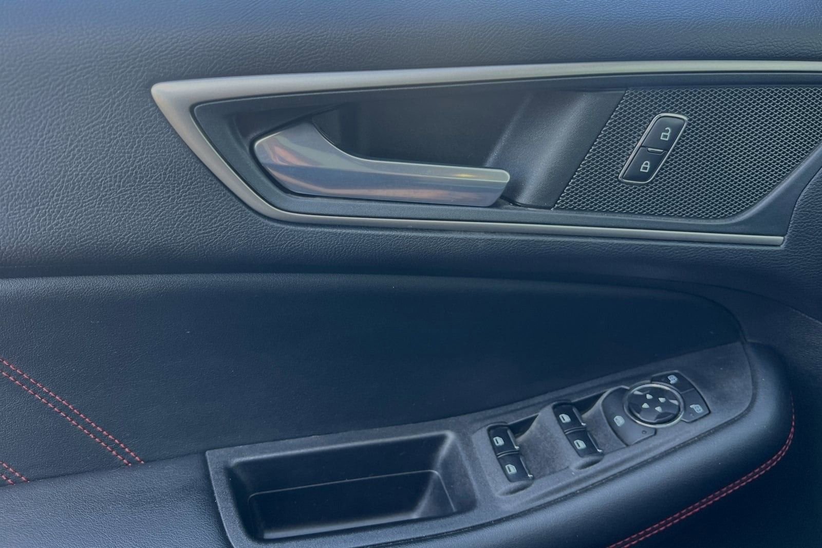 Used 2023 Ford Edge ST-Line w/ Class II Trailer Tow Package image 14