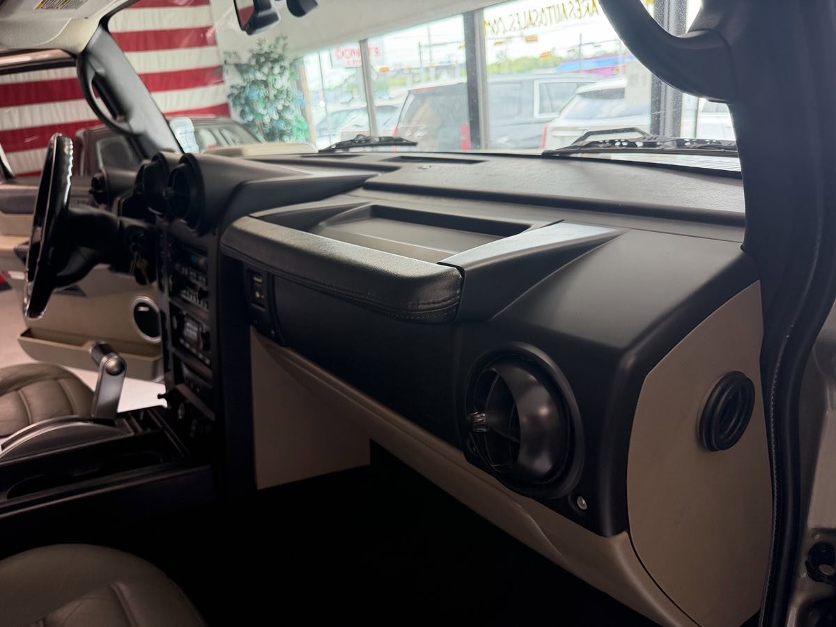 Used 2005 HUMMER H2 image 27