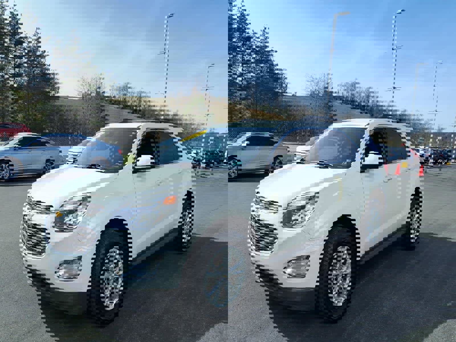 Used 2017 Chevrolet Equinox LT w/ Convenience Package image 4