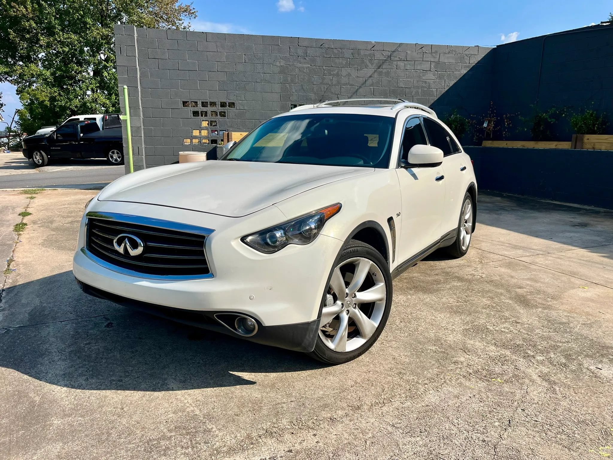 Used 2014 INFINITI QX70 AWD w/ Sport Technology Package image 1