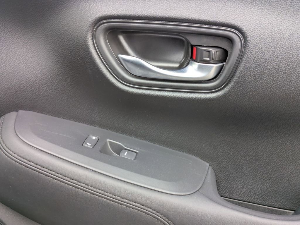 Used 2025 Honda HR-V LX image 33