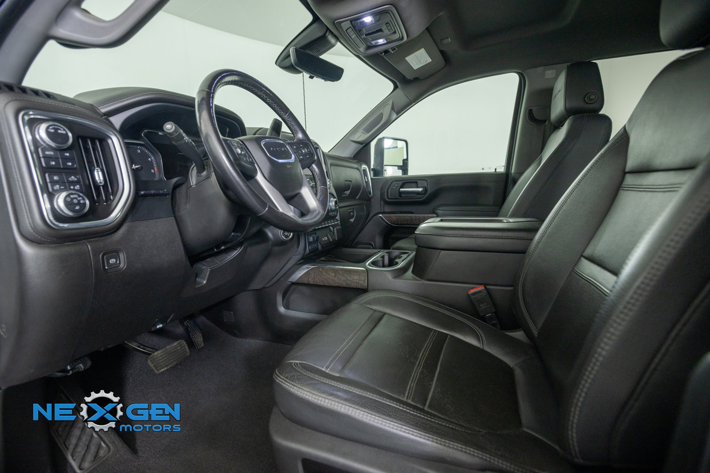Used 2022 GMC Sierra 3500 Denali w/ Technology Package AWD/4WD image 11