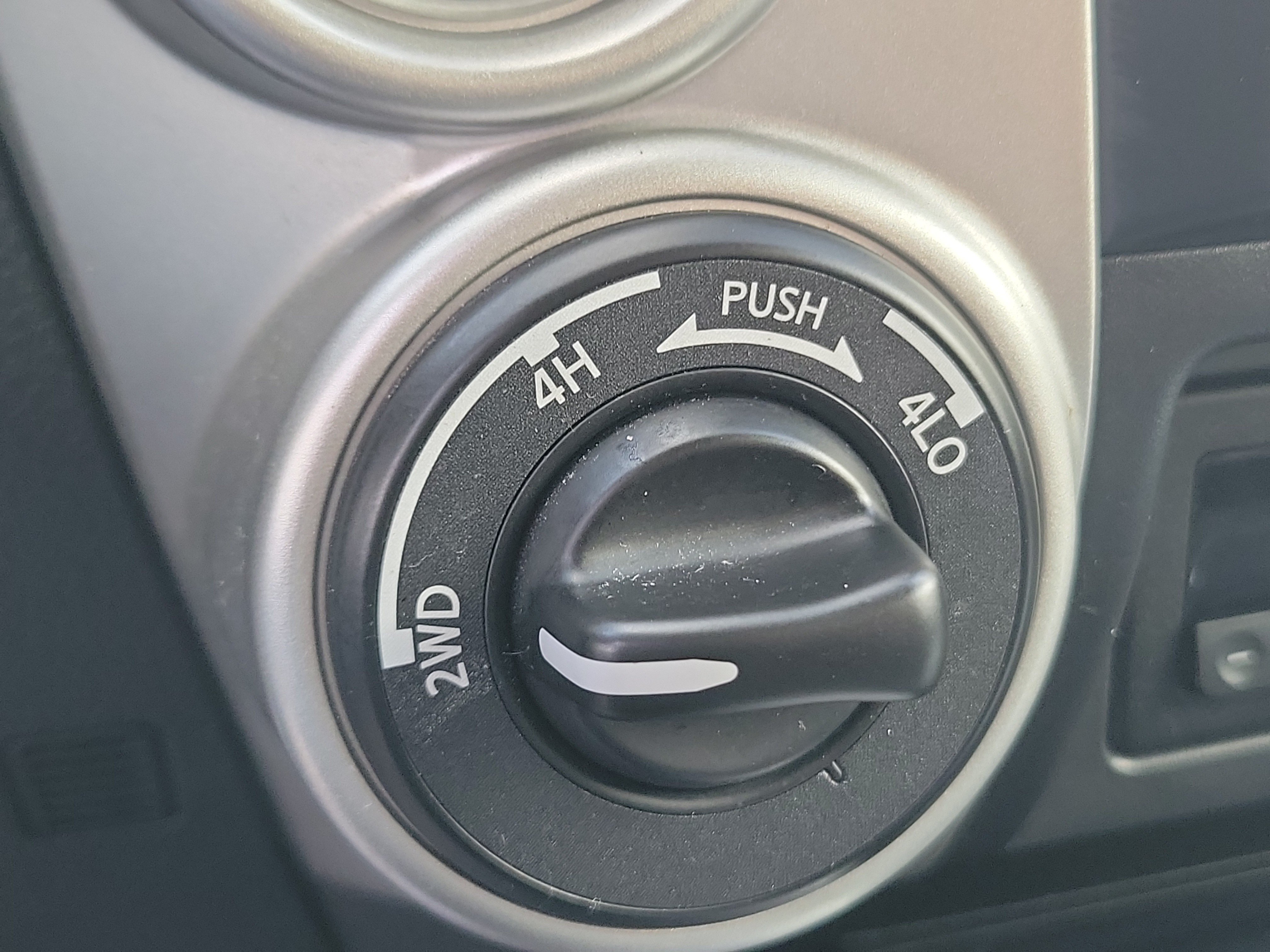 Used 2021 Nissan Titan SV w/ SV Convenience Package AWD/4WD image 23