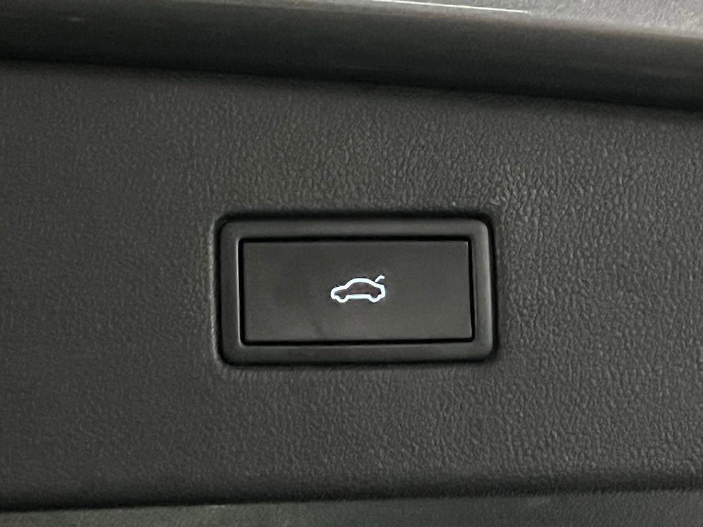 Used 2022 Volkswagen Tiguan SE R-Line AWD/4WD image 39