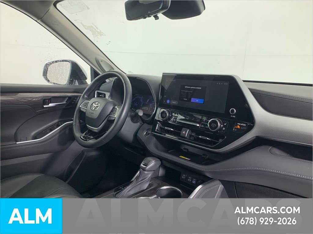 Used 2023 Toyota Highlander Platinum image 32