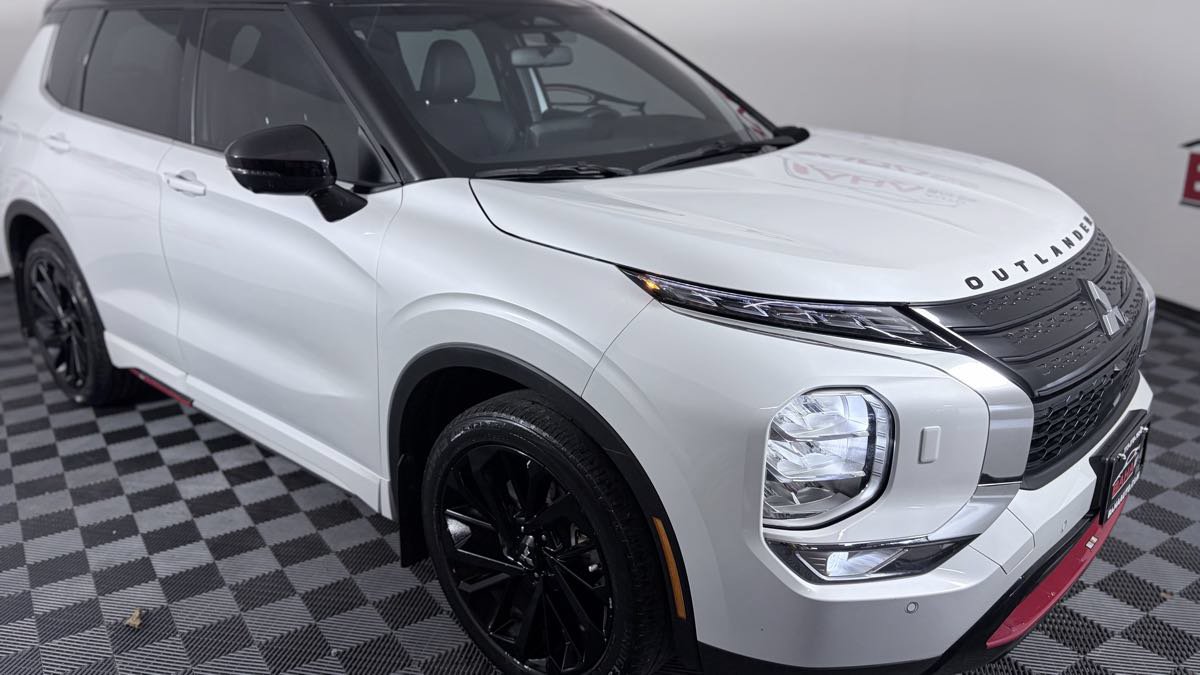Used 2023 Mitsubishi Outlander ES AWD/4WD image 8