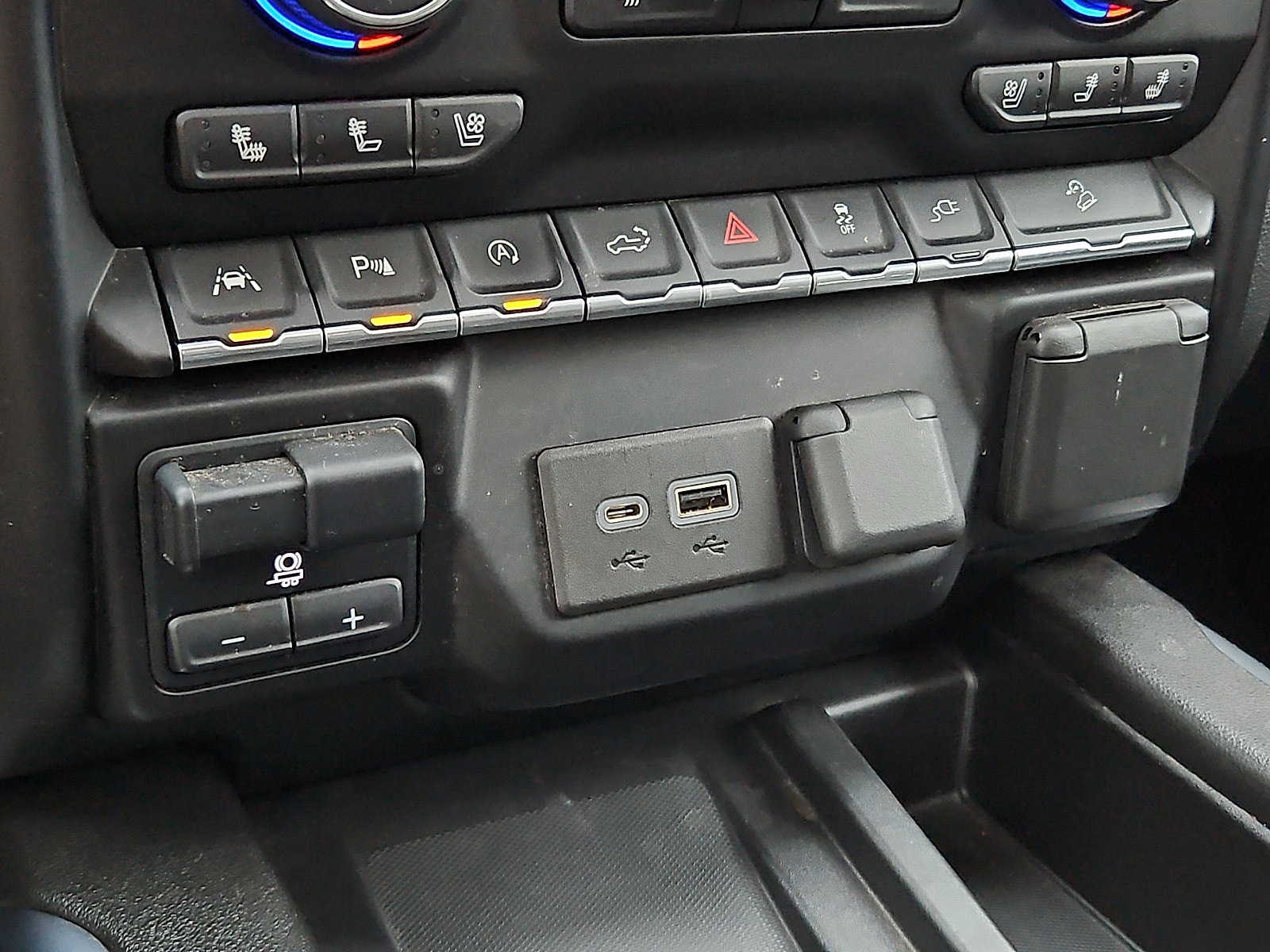 Certified 2021 Chevrolet Silverado 1500 LTZ w/ LTZ Premium Package AWD/4WD image 24