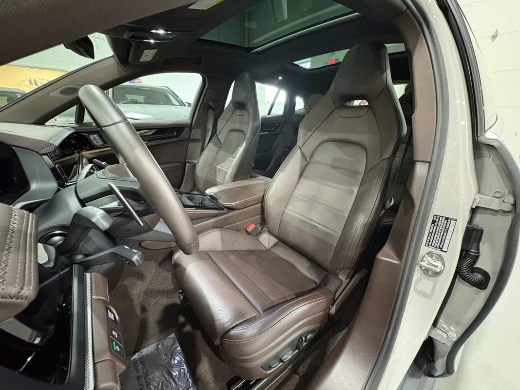 Used 2024 Porsche Panamera 4 AWD/4WD image 9