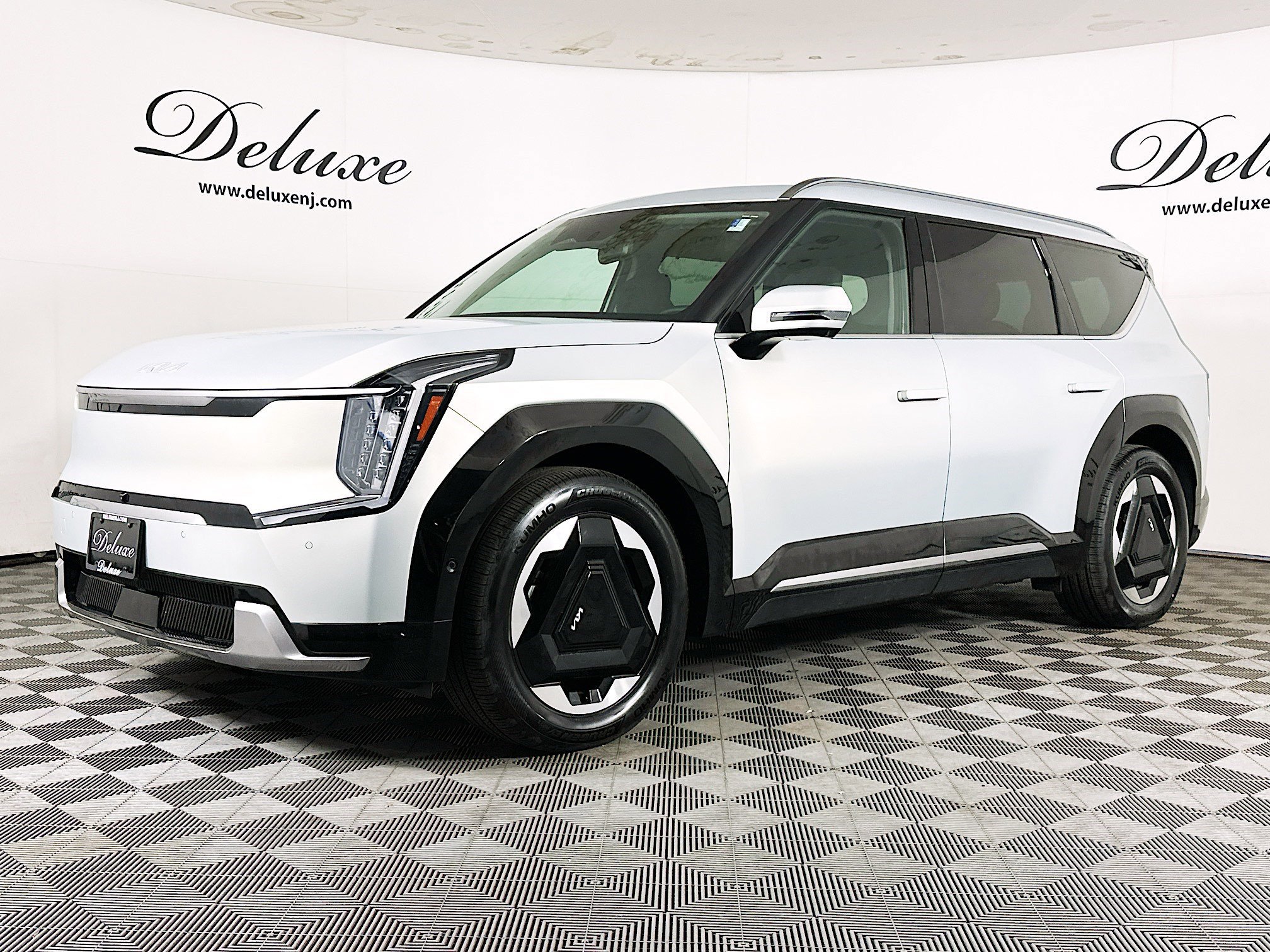 Used 2024 Kia EV9 Land AWD/4WD image 3