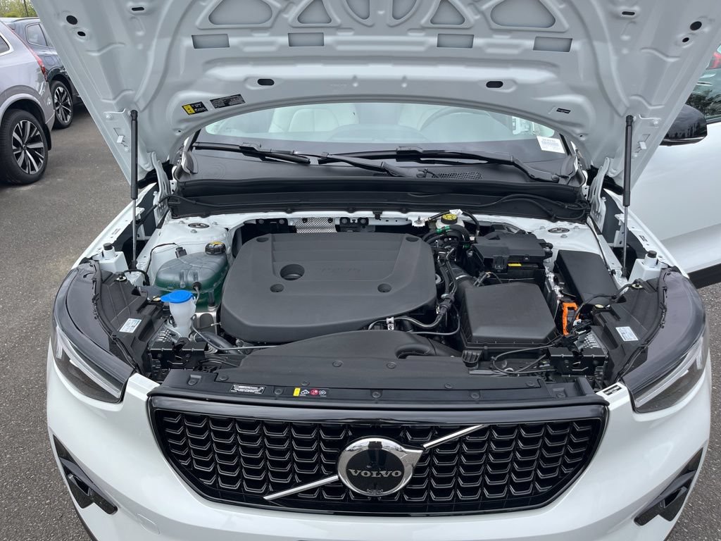 New 2026 Volvo XC40 B5 Plus w/ Protection Package Premier AWD/4WD image 28